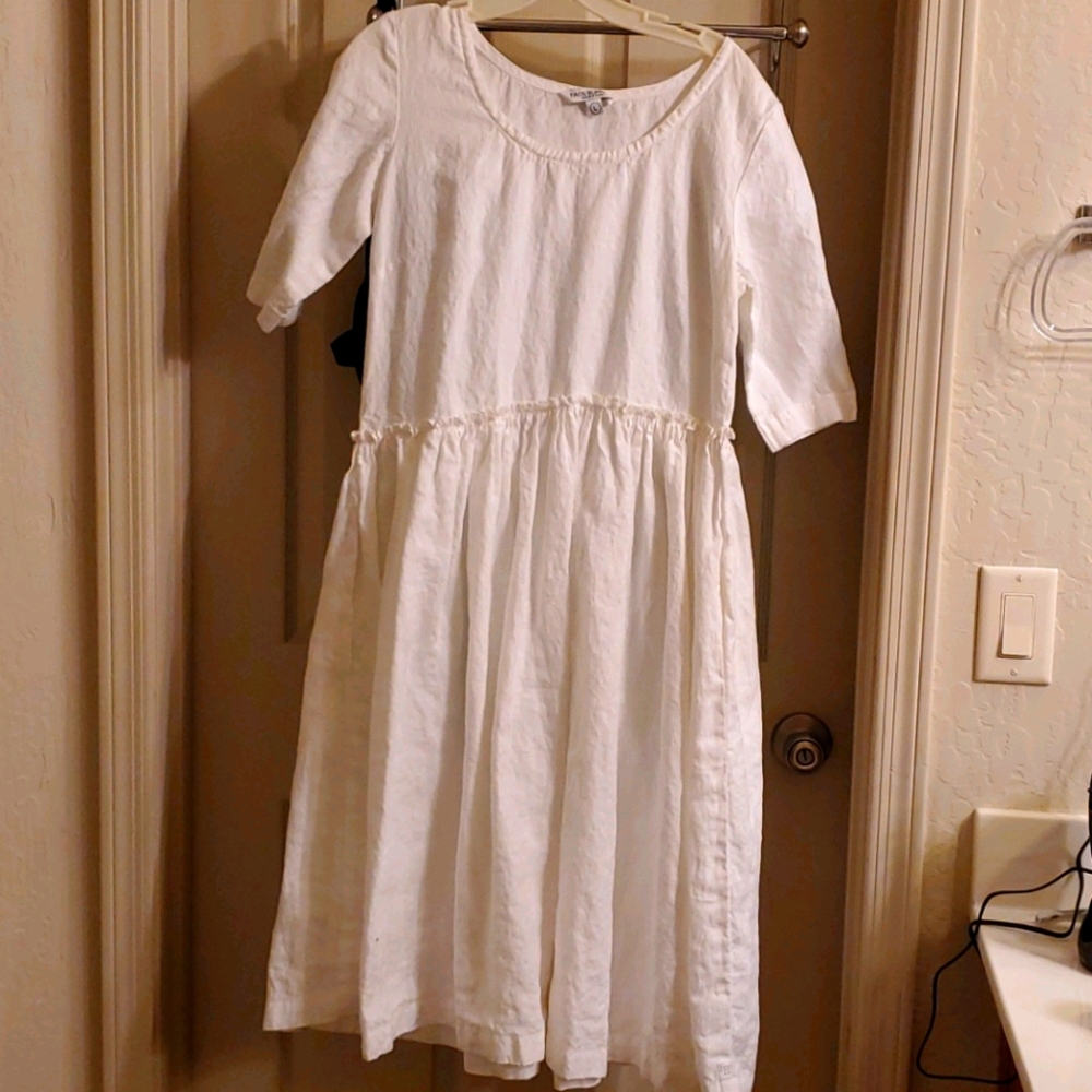 White linen short sleeved dress